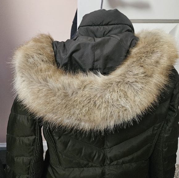 Michael Kors Women's Army Green Quilted Jacket with Faux Fur Hood - Picture 10 of 16